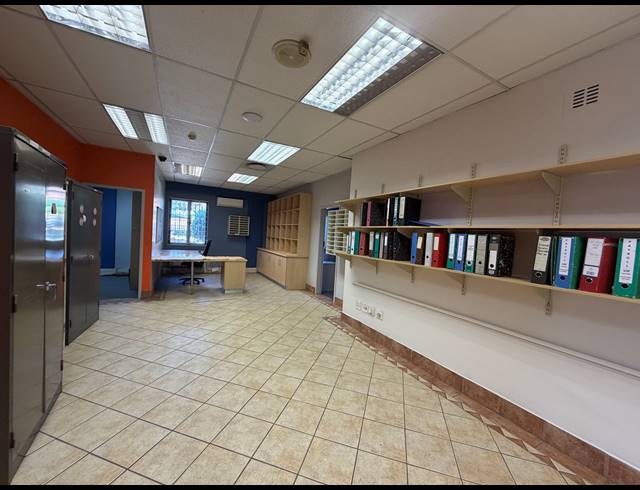 1,598M² OFFICE FOR SALE IN WOODMEAD